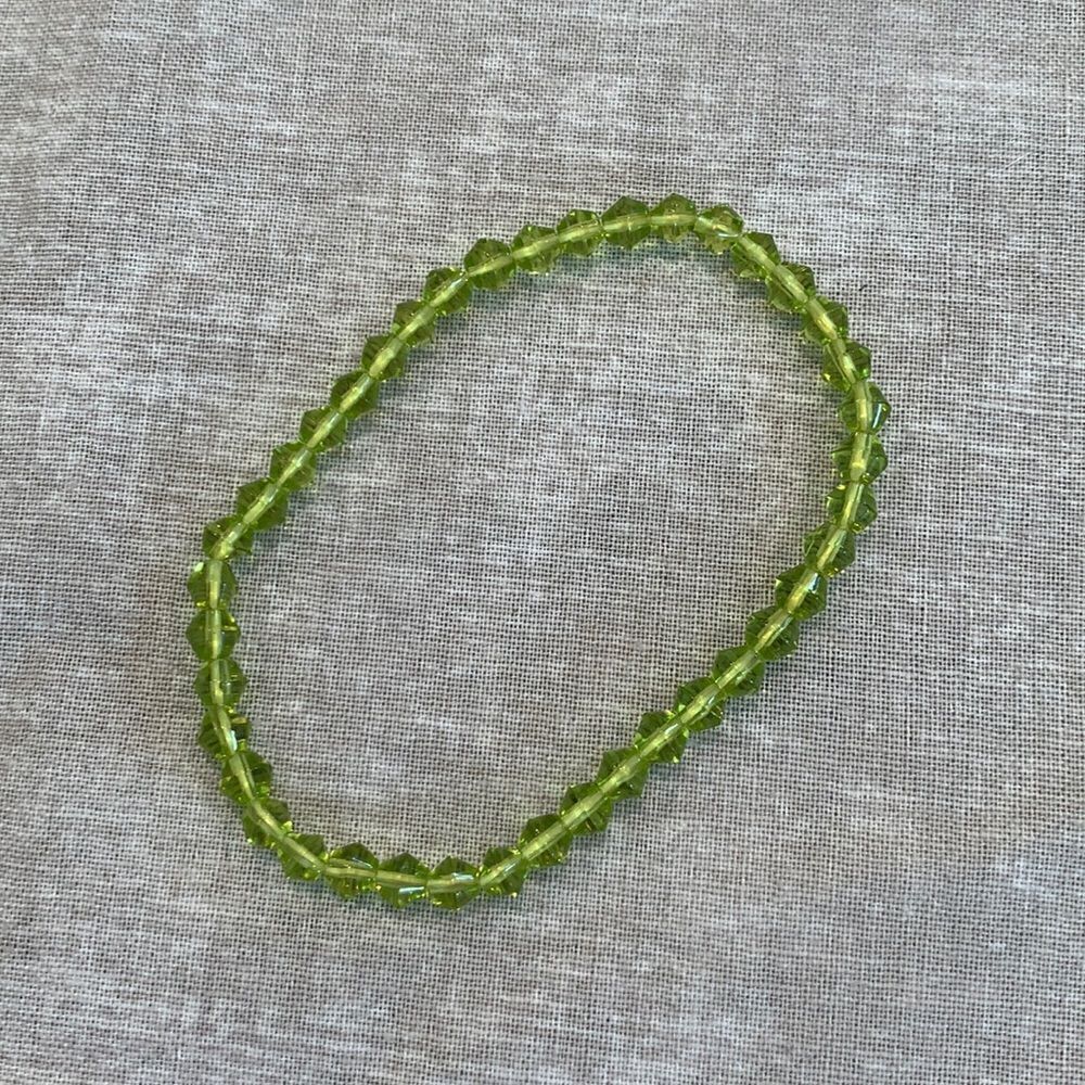 Green stretch bracelet 